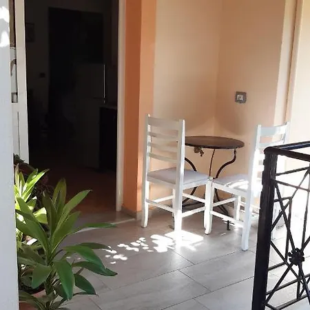 Edmond Apartment *