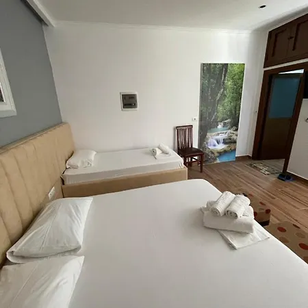 Edmond Apartment *